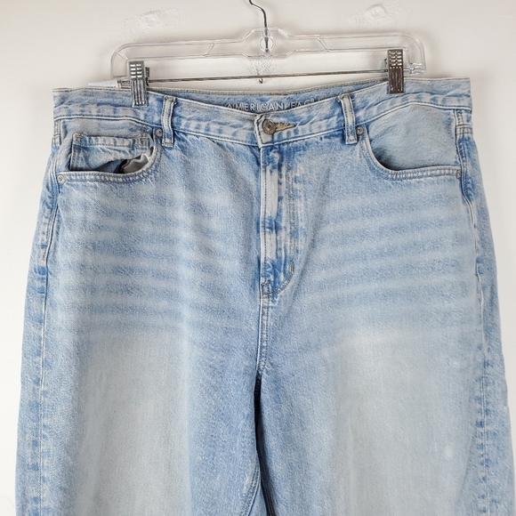 American Eagle Mom Jeans Womens 16 Busted Knee Light Acid Wash Ankle length - Picture 8 of 11
